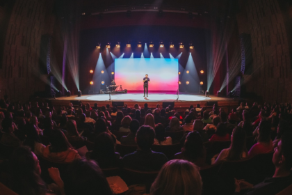 A Non Stop captou cada momento da última apresentação de Padre Patrick — um espetáculo inesquecível. (Crédito: Rafael Strabelli)