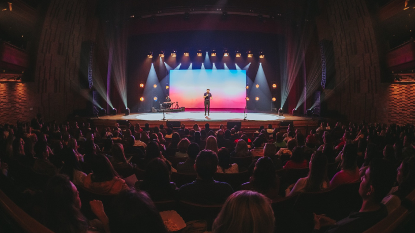 A Non Stop captou cada momento da última apresentação de Padre Patrick — um espetáculo inesquecível. (Crédito: Rafael Strabelli)
