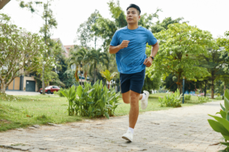 Entenda como a prática de exercícios físicos melhora a qualidade do sono e garante noites mais tranquilas, com Andrey de Oliveira Pontes.
