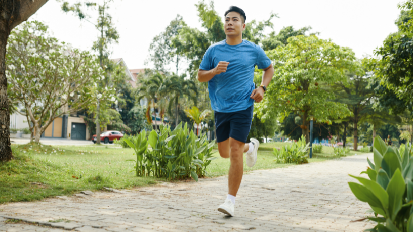 Entenda como a prática de exercícios físicos melhora a qualidade do sono e garante noites mais tranquilas, com Andrey de Oliveira Pontes.