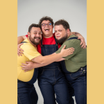 O grupo Os Três Porquinhos passa a integrar a Non Stop, fortalecendo a conexão entre humor e marcas.