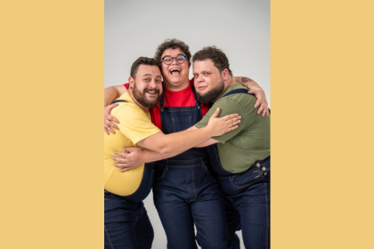 O grupo Os Três Porquinhos passa a integrar a Non Stop, fortalecendo a conexão entre humor e marcas.