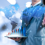 A construção modular e a pré-fabricação oferecem oportunidades estratégicas para o mercado residencial. Valderci Malagosini Machado destaca agilidade e redução de desperdícios.