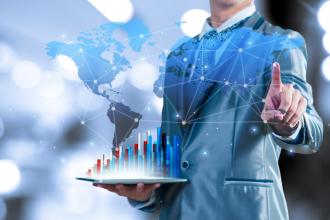 A construção modular e a pré-fabricação oferecem oportunidades estratégicas para o mercado residencial. Valderci Malagosini Machado destaca agilidade e redução de desperdícios.